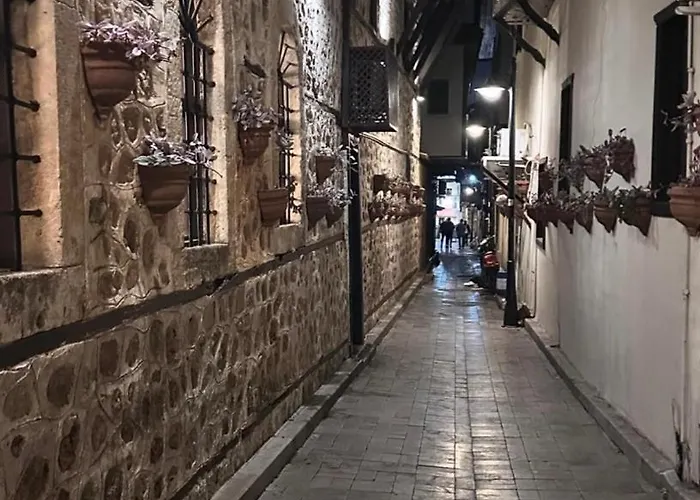 Kaleici Muhtesem Ayri Mutfakli Uygun Fiyat Ev